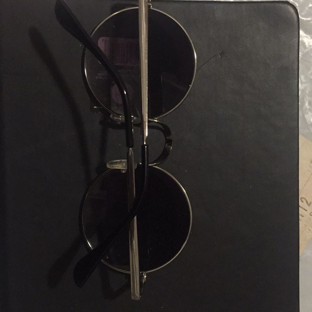 Round Glasses - Picture 3 of 7